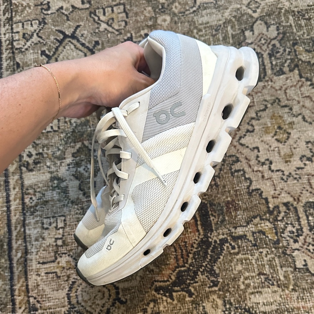 On Cloud Running Light Gray and White Cloudrunners